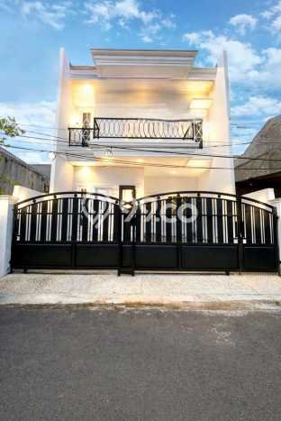 Rumah Eksklusif Dijual LT 120m2 di Duren Sawit, Jakarta Timur Rumah Eksklusif Dijual LT 120m2 di Duren Sawit, Jakarta Timur