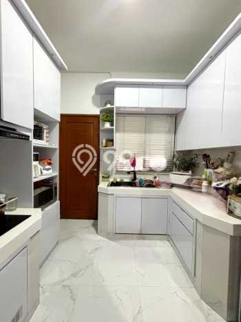 Rumah Elit Modern Tanpa Renovasi di Condet Jakarta Timur Rumah Elit Modern Tanpa Renovasi di Condet Jakarta Timur