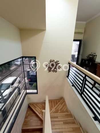 Rumah Luxury Modern Siap Huni di Pondok Kelapa Jakarta Timur Rumah Luxury Modern Siap Huni di Pondok Kelapa Jakarta Timur