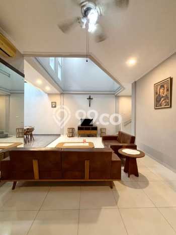 Rumah Elit Modern Tanpa Renovasi di Rawamangun Jakarta Timur Rumah Elit Modern Tanpa Renovasi di Rawamangun Jakarta Timur