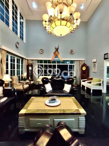Jual Rumah Luas Elegan Dengan View Eksklusif di Cibubur, Jakarta Timur Jual Rumah Luas Elegan Dengan View Eksklusif di Cibubur, Jakarta Timur