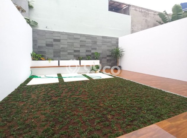 Dijual Rumah Mewah Elegan Dengan View Eksklusif di Pondok Kelapa, Jakarta Timur Dijual Rumah Mewah Elegan Dengan View Eksklusif di Pondok Kelapa, Jakarta Timur