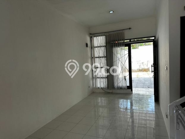 For Sale Rumah 5 Kamar Lokasi Strategis Nyaman dan Strategis di Arcamanik For Sale Rumah 5 Kamar Lokasi Strategis Nyaman dan Strategis di Arcamanik