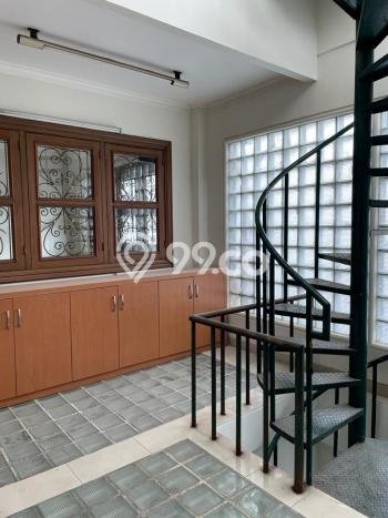 Rumah Luxury Modern Tanpa Renovasi di Puri Indah Jakarta Barat Rumah Luxury Modern Tanpa Renovasi di Puri Indah Jakarta Barat