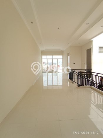 Hunian Mewah LB 290m2 Siap Pakai Desain Elegan di Tidar, Malang Hunian Mewah LB 290m2 Siap Pakai Desain Elegan di Tidar, Malang