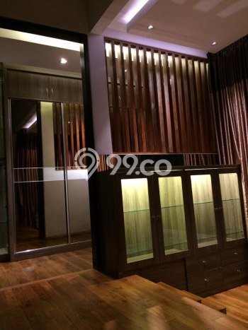 Rumah Mewah LB 625m2 Siap Huni Desain Elegan di Soekarno Hatta, Malang Rumah Mewah LB 625m2 Siap Huni Desain Elegan di Soekarno Hatta, Malang