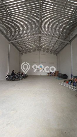 Gudang Disewakan di Pakisaji, Luas 300m2m², Kawasan Berkembang Gudang Disewakan di Pakisaji, Luas 300m2m², Kawasan Berkembang