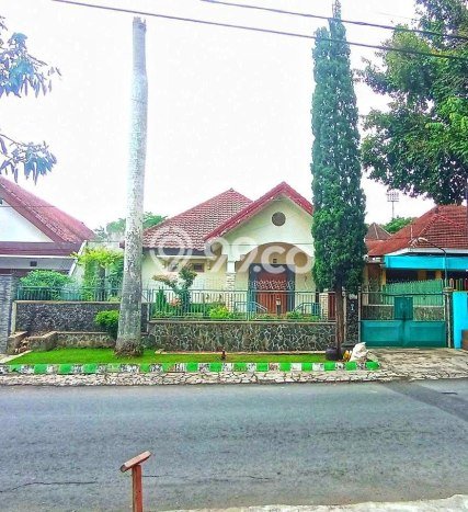 Rumah Eksklusif Siap Huni LT 640m2 di Klojen, Malang Rumah Eksklusif Siap Huni LT 640m2 di Klojen, Malang