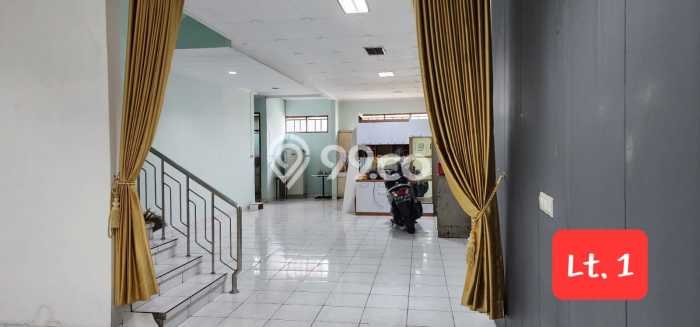 Ruko Dijual di Bandung LT 214m2 & LB 650m2 Lokasi Terbaik! Ruko Dijual di Bandung LT 214m2 & LB 650m2 Lokasi Terbaik!