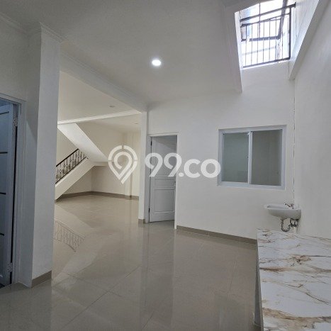 Dijual Hunian Rumah Terawat 4 Kamar di Legenda Wisata, Bogor Dijual Hunian Rumah Terawat 4 Kamar di Legenda Wisata, Bogor