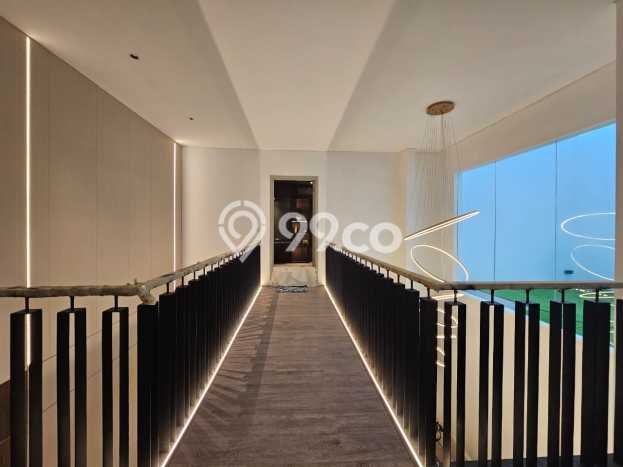 Ready to Use! Luxury House LT 240m2 Desain Elegan di Alam Sutera Ready to Use! Luxury House LT 240m2 Desain Elegan di Alam Sutera