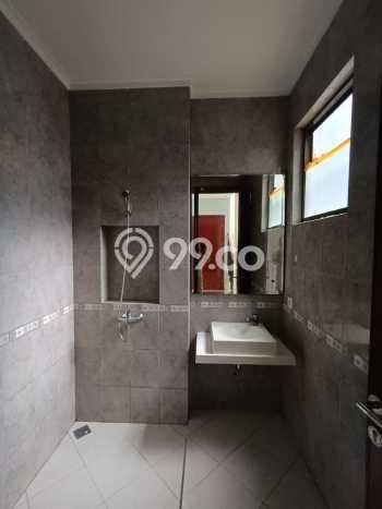 Rumah Elit Modern Tanpa Renovasi di BSD City Tangerang Rumah Elit Modern Tanpa Renovasi di BSD City Tangerang