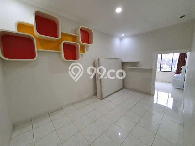 Rumah Luas Asri 3 KT Siap Pakai di Alam Sutera Tangerang Rumah Luas Asri 3 KT Siap Pakai di Alam Sutera Tangerang