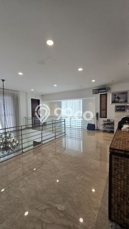 Rumah Mewah LB 345m2 Siap Huni Desain Elegan di Pluit, Jakarta Utara Rumah Mewah LB 345m2 Siap Huni Desain Elegan di Pluit, Jakarta Utara