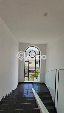 Dijual Rumah Mewah Megah Dengan View Eksklusif di Alam Sutera, Tangerang Dijual Rumah Mewah Megah Dengan View Eksklusif di Alam Sutera, Tangerang