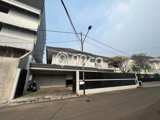 Disewakan Hunian Konsep Modern di Kebayoran Baru Jakarta Selatan dengan 4 KT Disewakan Hunian Konsep Modern di Kebayoran Baru Jakarta Selatan dengan 4 KT