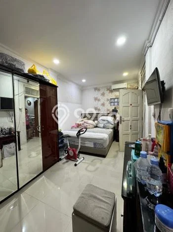 Ready to Use! Luxury House LT 150m2 Desain Elegan di Jelambar Ready to Use! Luxury House LT 150m2 Desain Elegan di Jelambar