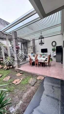 Rumah Elit Modern Tanpa Renovasi di Pakuwon City Surabaya Rumah Elit Modern Tanpa Renovasi di Pakuwon City Surabaya