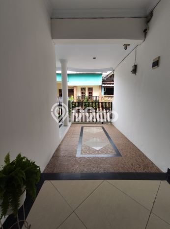 Rumah Strategis Modern Lb 300m2 di Cibinong, Bogor Rumah Strategis Modern Lb 300m2 di Cibinong, Bogor