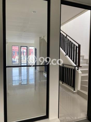 Unit Ruko Disewakan di Gading Serpong di Area Ramai & Strategis Unit Ruko Disewakan di Gading Serpong di Area Ramai & Strategis