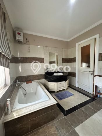 Rumah di BSD Telaga Golf, Tangerang, Luas 285m² Bangunan 275m² Rumah di BSD Telaga Golf, Tangerang, Luas 285m² Bangunan 275m²