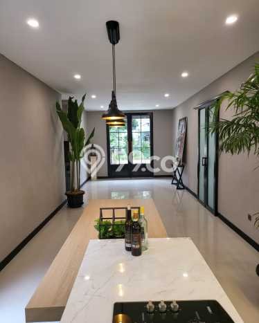 For Sale! Premium House LT 200m2 Desain Elegan di BSD For Sale! Premium House LT 200m2 Desain Elegan di BSD