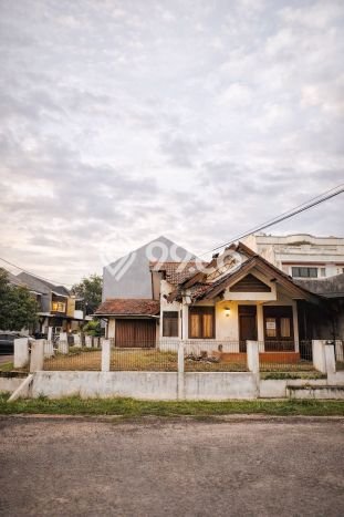 Rumah Elit Modern Tanpa Renovasi di BSD Griya Loka Tangerang Rumah Elit Modern Tanpa Renovasi di BSD Griya Loka Tangerang
