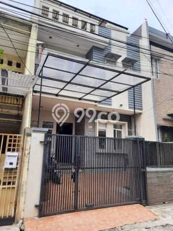 Jual Rumah Luas Megah Dengan View Cantik di Taman Ratu, Jakarta Barat Jual Rumah Luas Megah Dengan View Cantik di Taman Ratu, Jakarta Barat