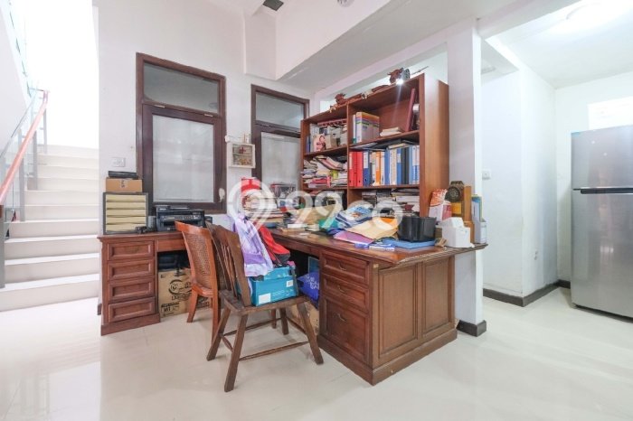 Rumah Mewah LB 300m2 Siap Huni Desain Elegan di Cipulir, Jakarta Selatan Rumah Mewah LB 300m2 Siap Huni Desain Elegan di Cipulir, Jakarta Selatan