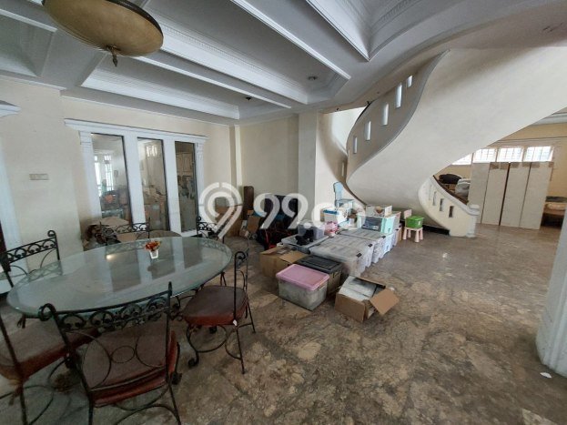 Rumah 6 Kamar Lengkap Disewakan di Kebayoran Baru Harga Kompetitif Rumah 6 Kamar Lengkap Disewakan di Kebayoran Baru Harga Kompetitif