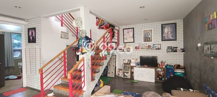 Jual Rumah Bagus Siap Huni LB 217m2 di Arcamanik, Bandung Jual Rumah Bagus Siap Huni LB 217m2 di Arcamanik, Bandung