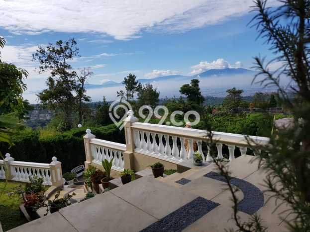 Rumah Elit LB 497m2 Siap Pakai Desain Elegan di Lembang, Bandung Rumah Elit LB 497m2 Siap Pakai Desain Elegan di Lembang, Bandung