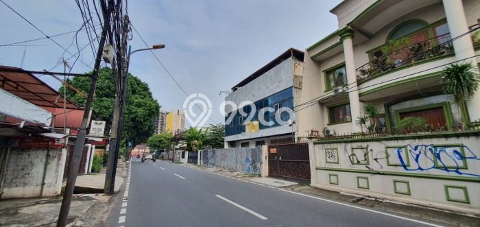 Ruko Dijual di Jakarta Barat LT 275m2 & LB 700m2 Lokasi Terbaik! Ruko Dijual di Jakarta Barat LT 275m2 & LB 700m2 Lokasi Terbaik!