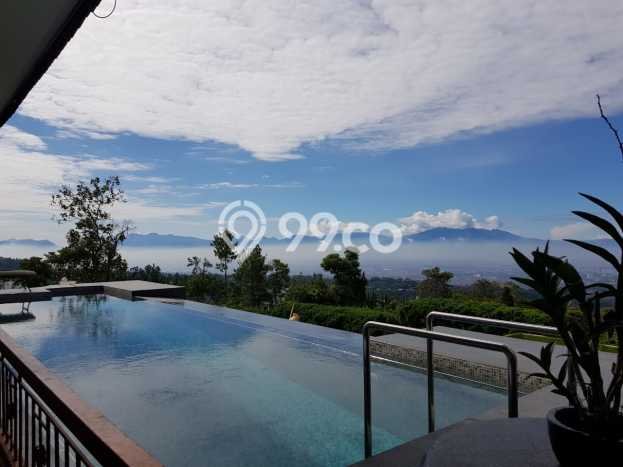 Rumah Elit LB 497m2 Siap Pakai Desain Elegan di Lembang, Bandung Rumah Elit LB 497m2 Siap Pakai Desain Elegan di Lembang, Bandung