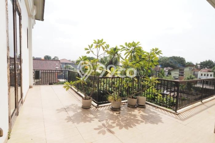 Dijual Rumah Luas Elegan Dengan View Cantik di Bintaro, Jakarta Selatan Dijual Rumah Luas Elegan Dengan View Cantik di Bintaro, Jakarta Selatan