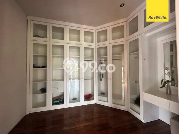 Hunian Mewah Dijual LT 1080m2 di Dukuh Pakis, Surabaya Hunian Mewah Dijual LT 1080m2 di Dukuh Pakis, Surabaya