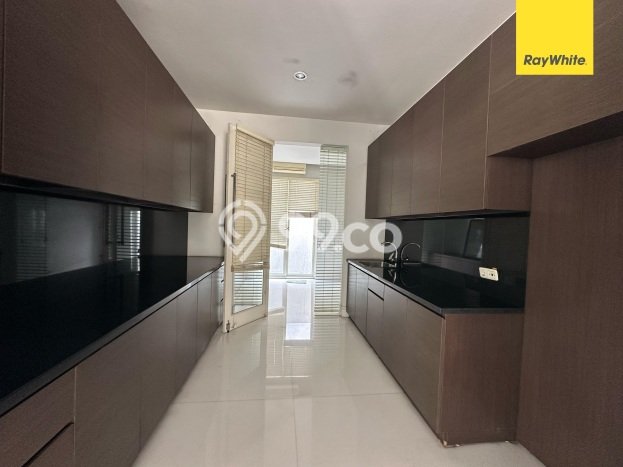 Hunian Mewah Dijual LT 1080m2 di Dukuh Pakis, Surabaya Hunian Mewah Dijual LT 1080m2 di Dukuh Pakis, Surabaya