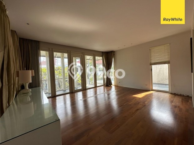 Hunian Mewah Dijual LT 1080m2 di Dukuh Pakis, Surabaya Hunian Mewah Dijual LT 1080m2 di Dukuh Pakis, Surabaya