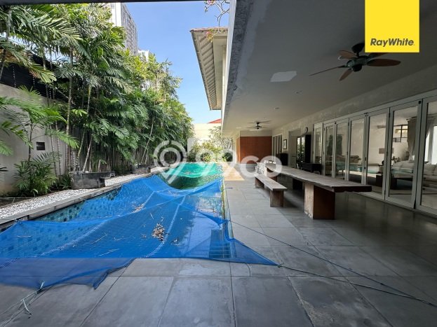 Hunian Mewah Dijual LT 1080m2 di Dukuh Pakis, Surabaya Hunian Mewah Dijual LT 1080m2 di Dukuh Pakis, Surabaya