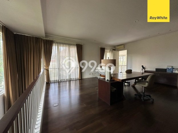 Hunian Mewah Dijual LT 1080m2 di Dukuh Pakis, Surabaya Hunian Mewah Dijual LT 1080m2 di Dukuh Pakis, Surabaya