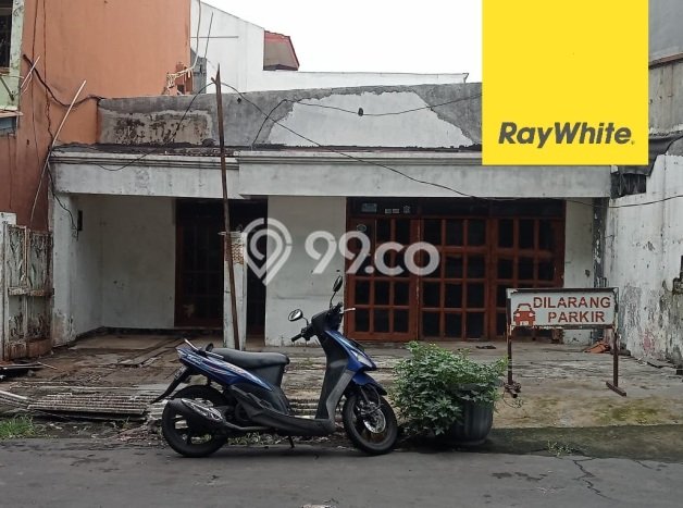 Rumah Luas Asri 3 KT Siap Huni di Diponegoro Surabaya Rumah Luas Asri 3 KT Siap Huni di Diponegoro Surabaya