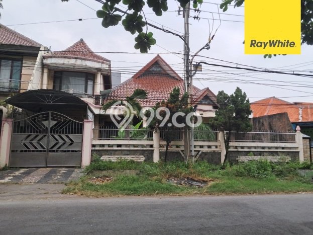Rumah Mewah LB 274m2 Siap Huni Desain Elegan di Perak, Surabaya Rumah Mewah LB 274m2 Siap Huni Desain Elegan di Perak, Surabaya