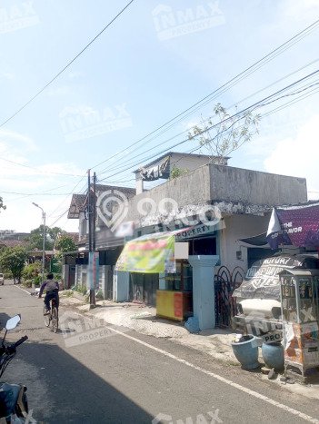 Kost Dijual di Soekarno Hatta dengan 6 KT dan Luas 178m2 Kost Dijual di Soekarno Hatta dengan 6 KT dan Luas 178m2