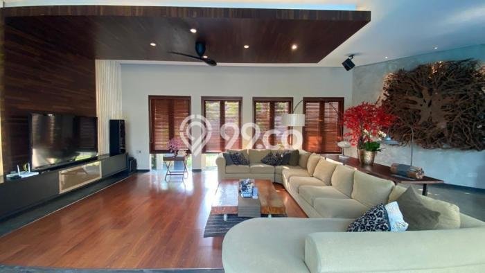 Rumah Mewah LB 900m2 Siap Pakai Desain Elegan di Lippo Karawaci, Tangerang Rumah Mewah LB 900m2 Siap Pakai Desain Elegan di Lippo Karawaci, Tangerang