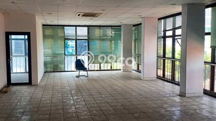 Ruko Disewa di Jakarta Barat dengan LB 2300m2 Area Komersial Ramai Ruko Disewa di Jakarta Barat dengan LB 2300m2 Area Komersial Ramai