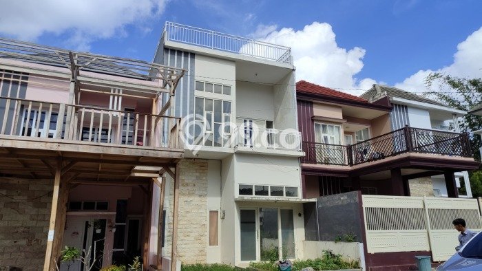 Rumah Strategis Modern Lb 140m2 di Dau, Malang Rumah Strategis Modern Lb 140m2 di Dau, Malang