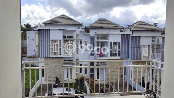 Rumah Strategis Modern Lb 140m2 di Dau, Malang Rumah Strategis Modern Lb 140m2 di Dau, Malang