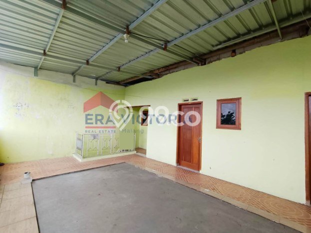 For Sale Rumah 8 Kamar Lokasi Strategis Bagus dan Strategis di Pakis For Sale Rumah 8 Kamar Lokasi Strategis Bagus dan Strategis di Pakis