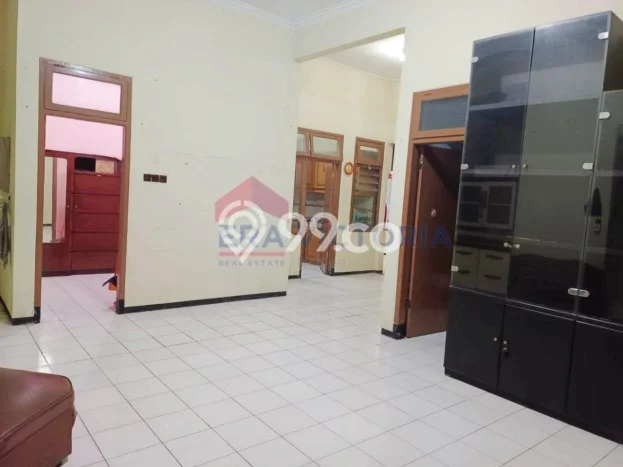 Rumah Sewa Malang LT 215m2 LB 300m2 Area Tidar Rumah Sewa Malang LT 215m2 LB 300m2 Area Tidar
