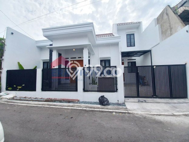 For Sale Rumah 4 Kamar Lokasi Ideal Bagus dan Strategis di Blimbing For Sale Rumah 4 Kamar Lokasi Ideal Bagus dan Strategis di Blimbing